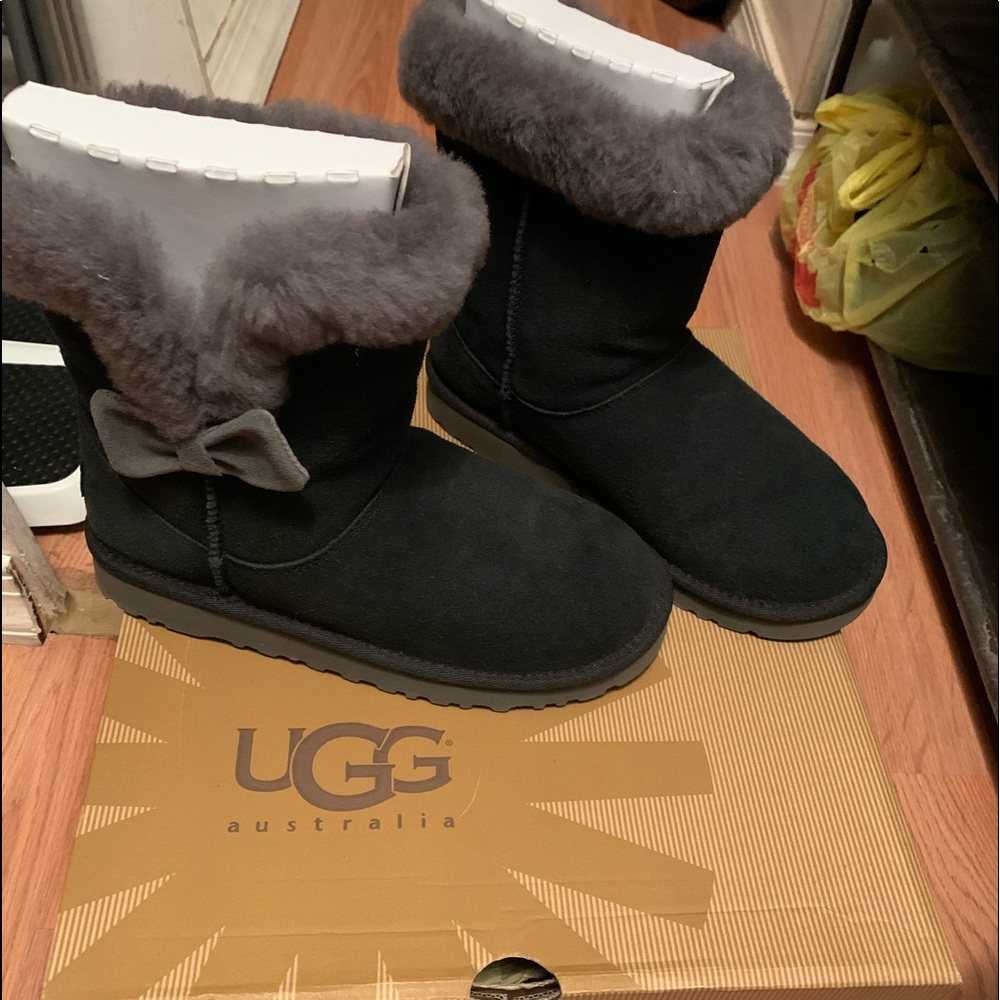 Ugg Boots! Kids Size 4(Women’s 6)